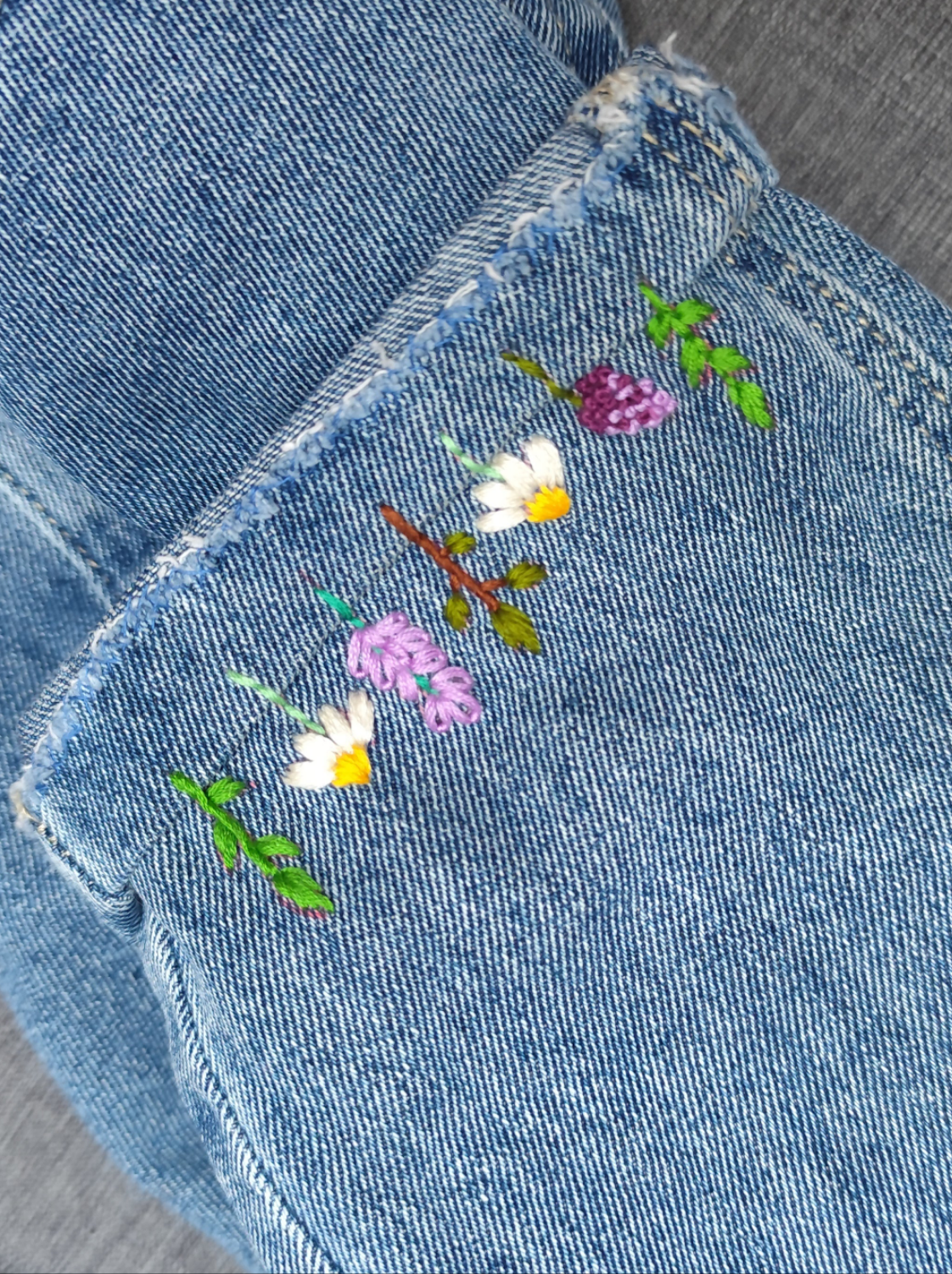 Broderie sur Jeans cheville