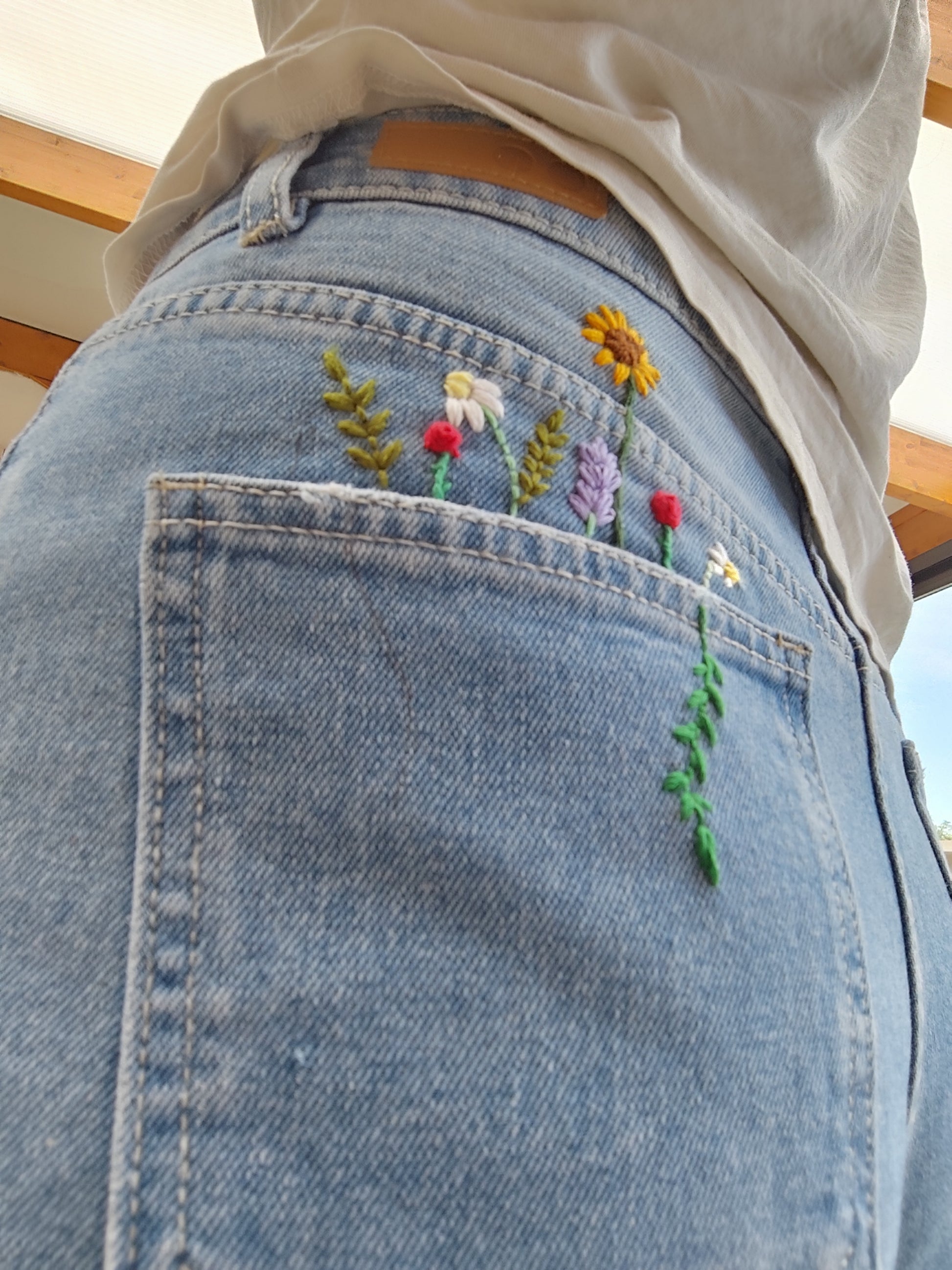 Broderie sur jeans - poche arrière