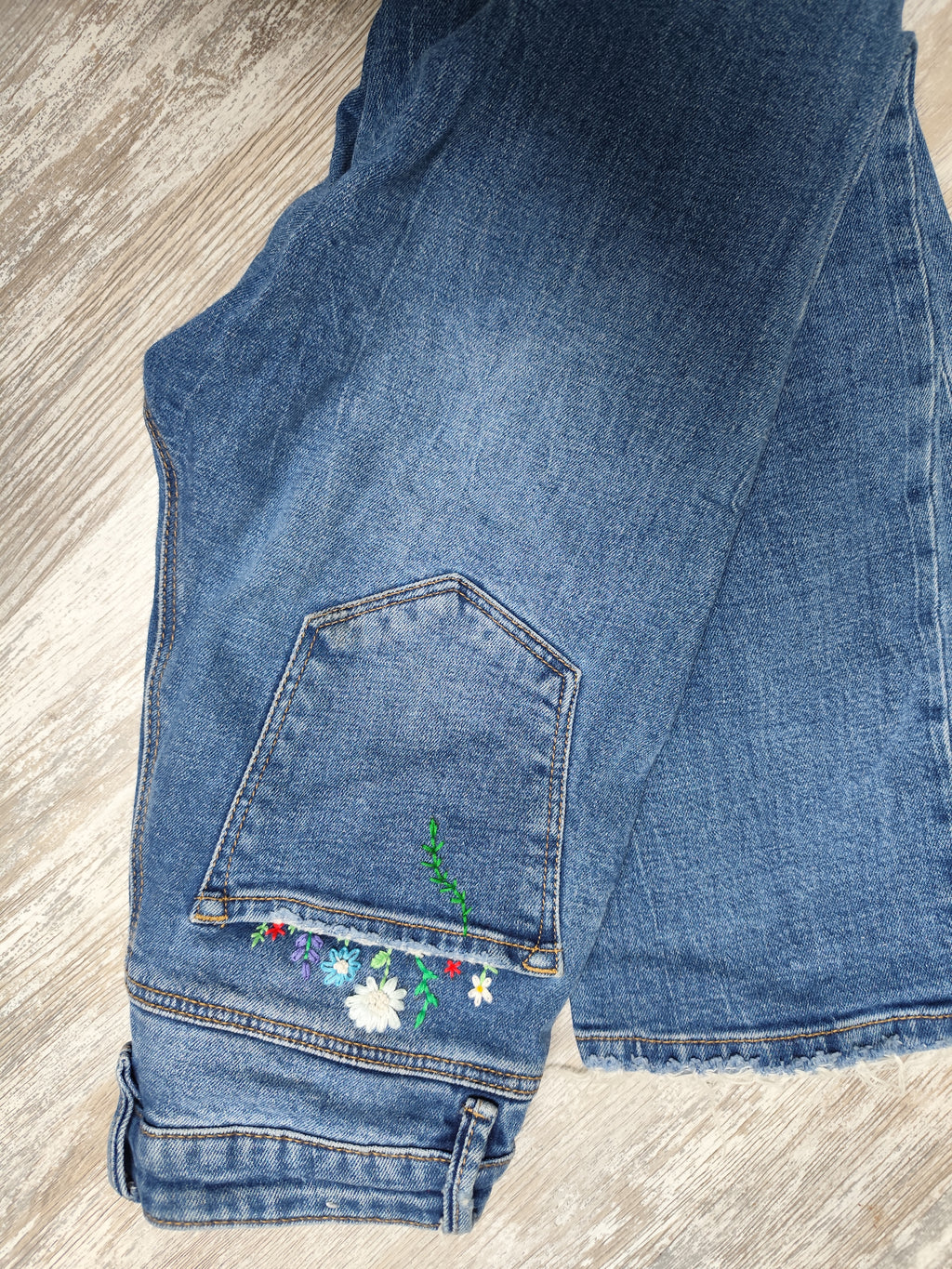 Jean fleur brodé T34