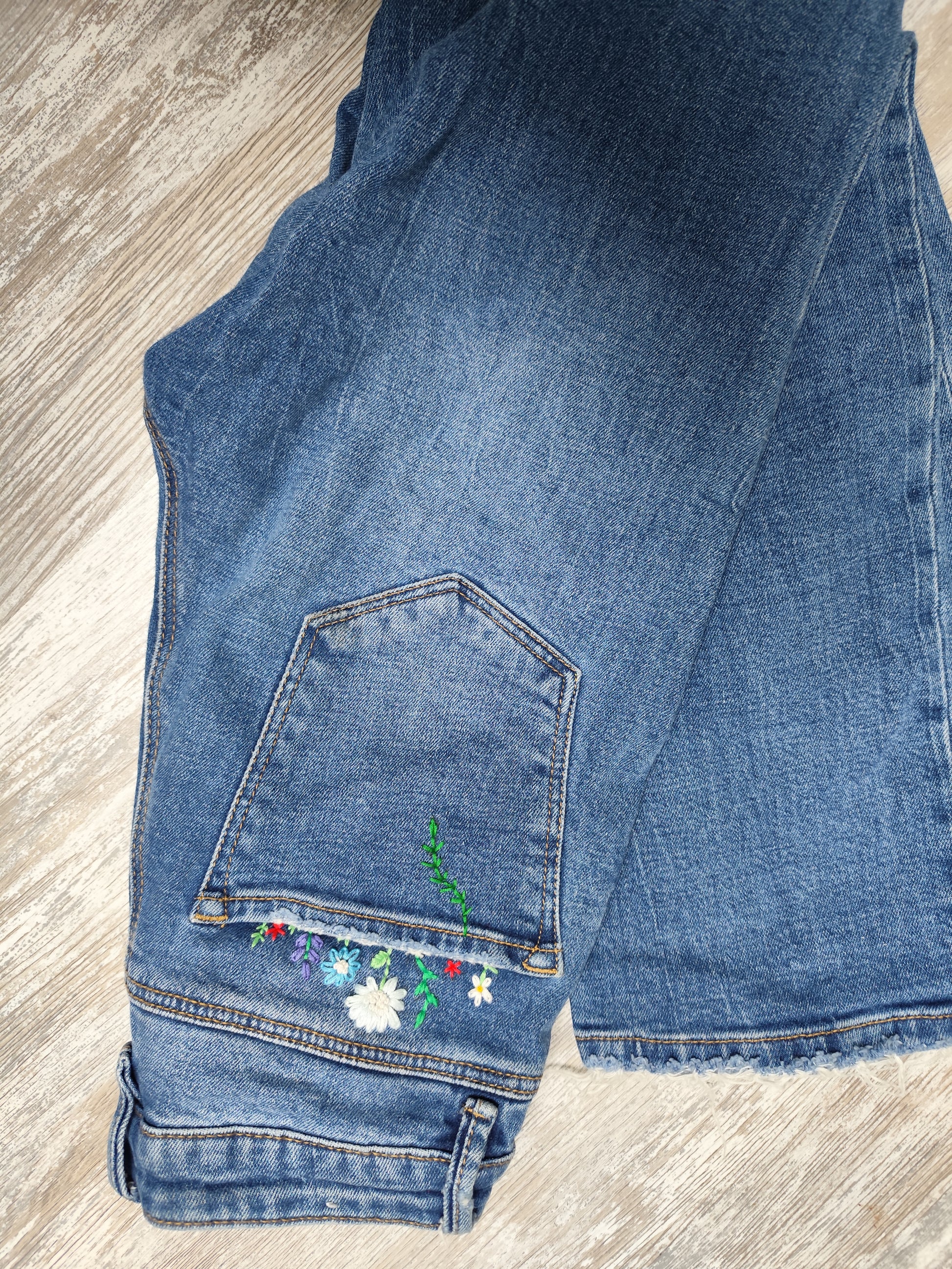 Jean fleur brodé T34