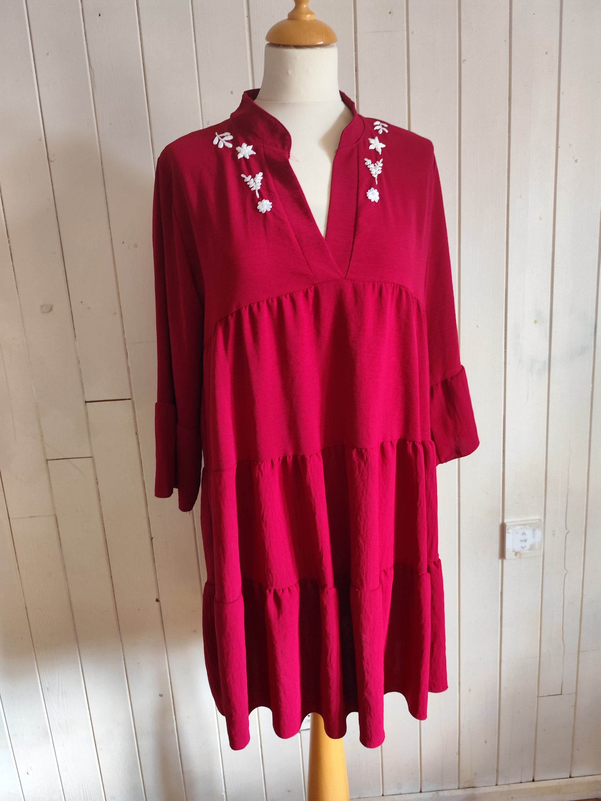 Robe bordeau brodé TU