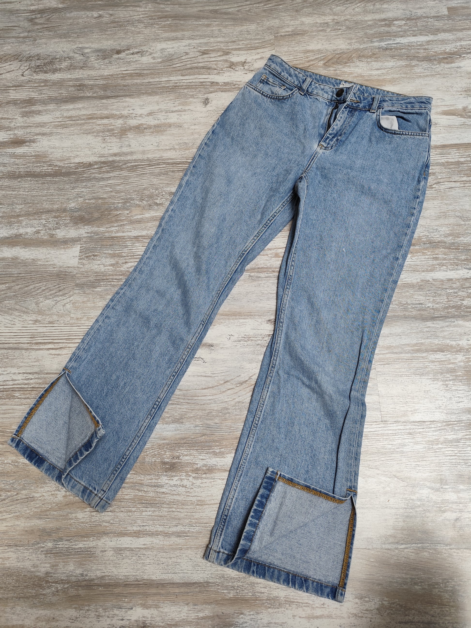 Jean Bootcut Brodé fleurs (T38)