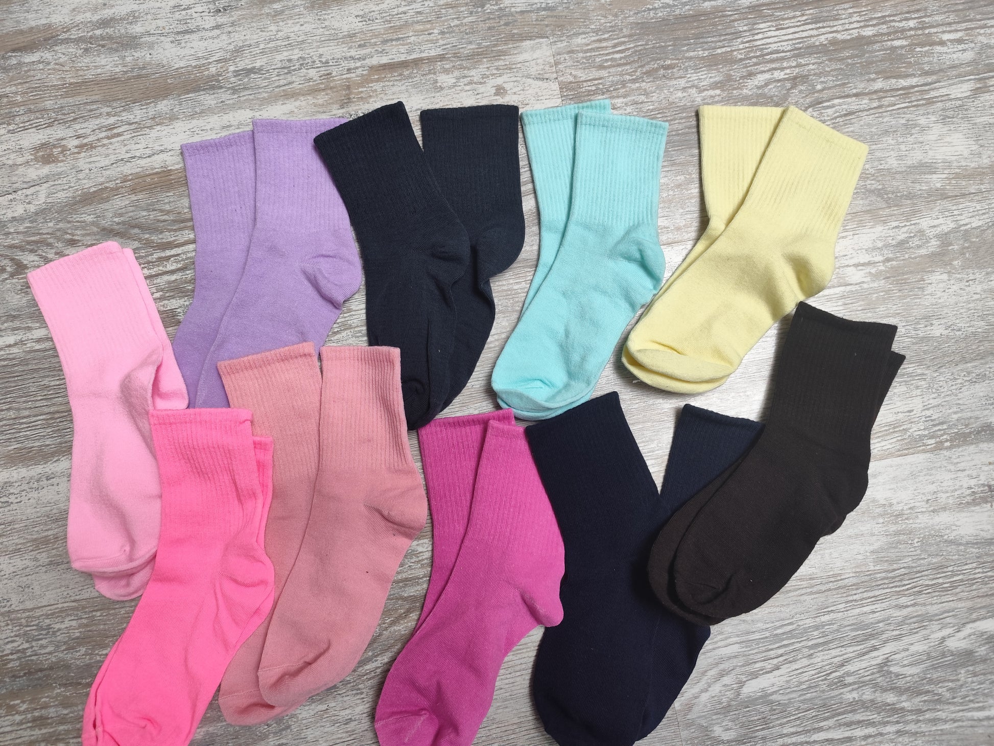Chaussettes brodées personnalisées – Création artisanale – Motif au choix (36-40)