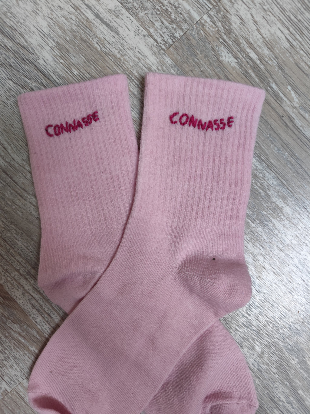 Chaussettes brodées personnalisées – Création artisanale – Motif au choix (36-40)