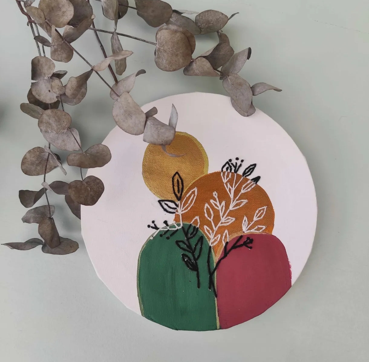 Tableau rond broderie minimaliste