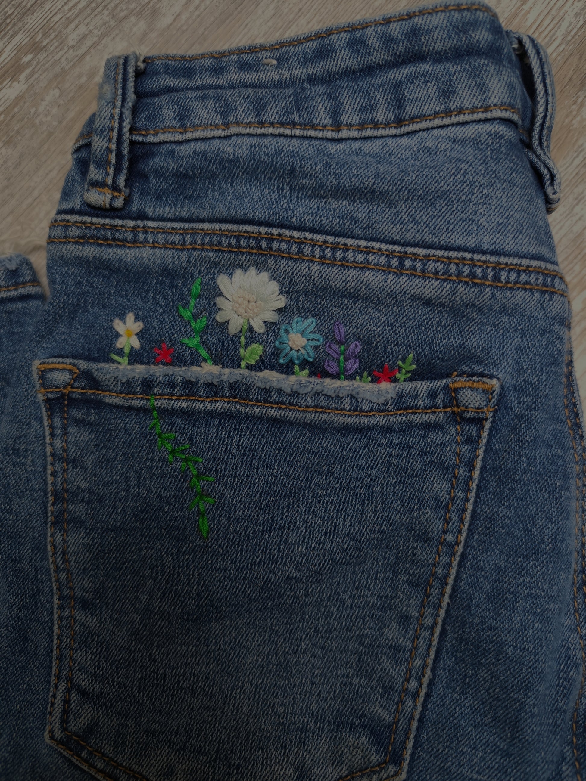 Jean fleur brodé T34