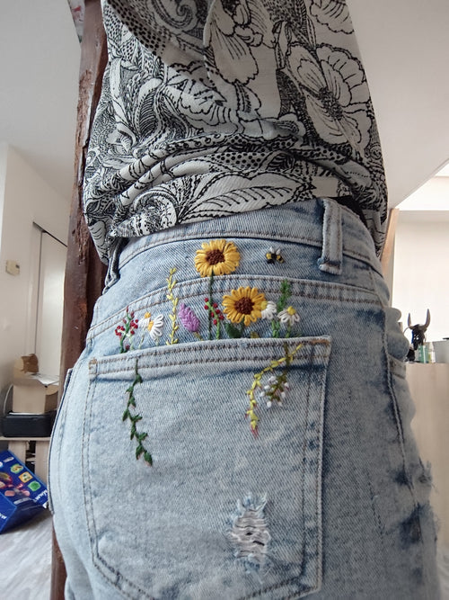 Broderie sur jeans - poche arrière