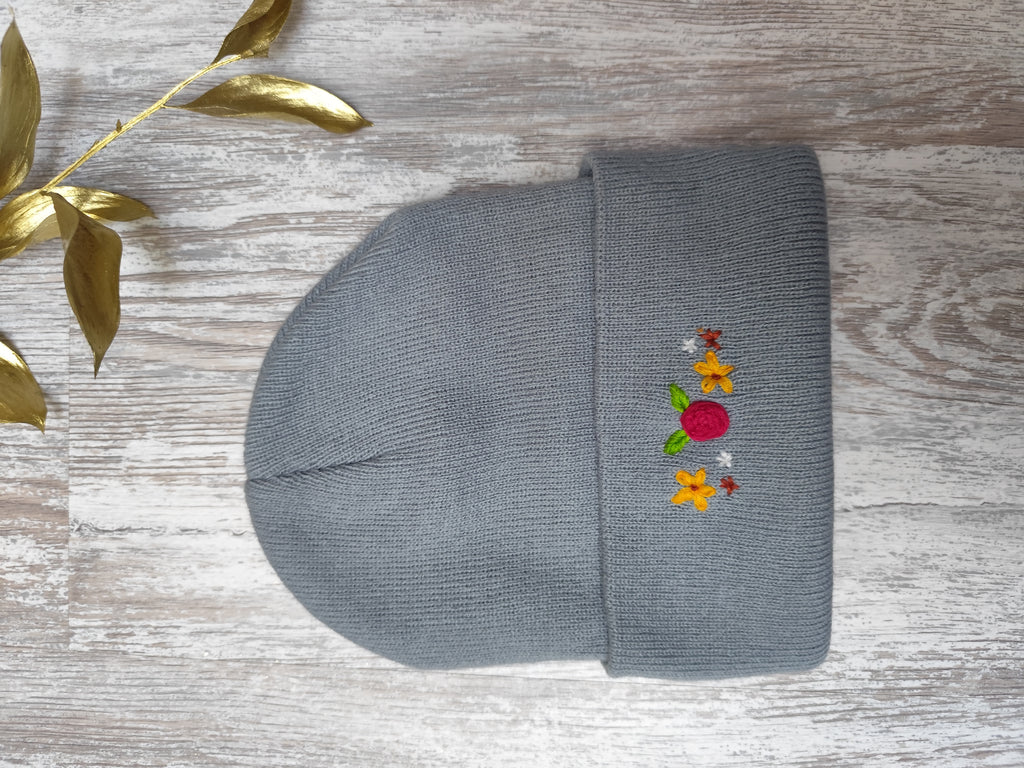 Bonnet brodé main