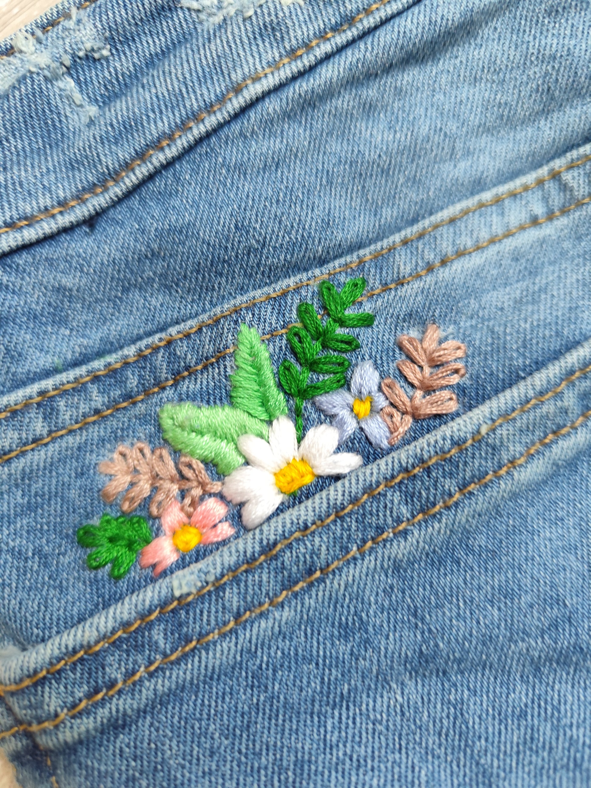 Broderie sur jeans - poche arrière