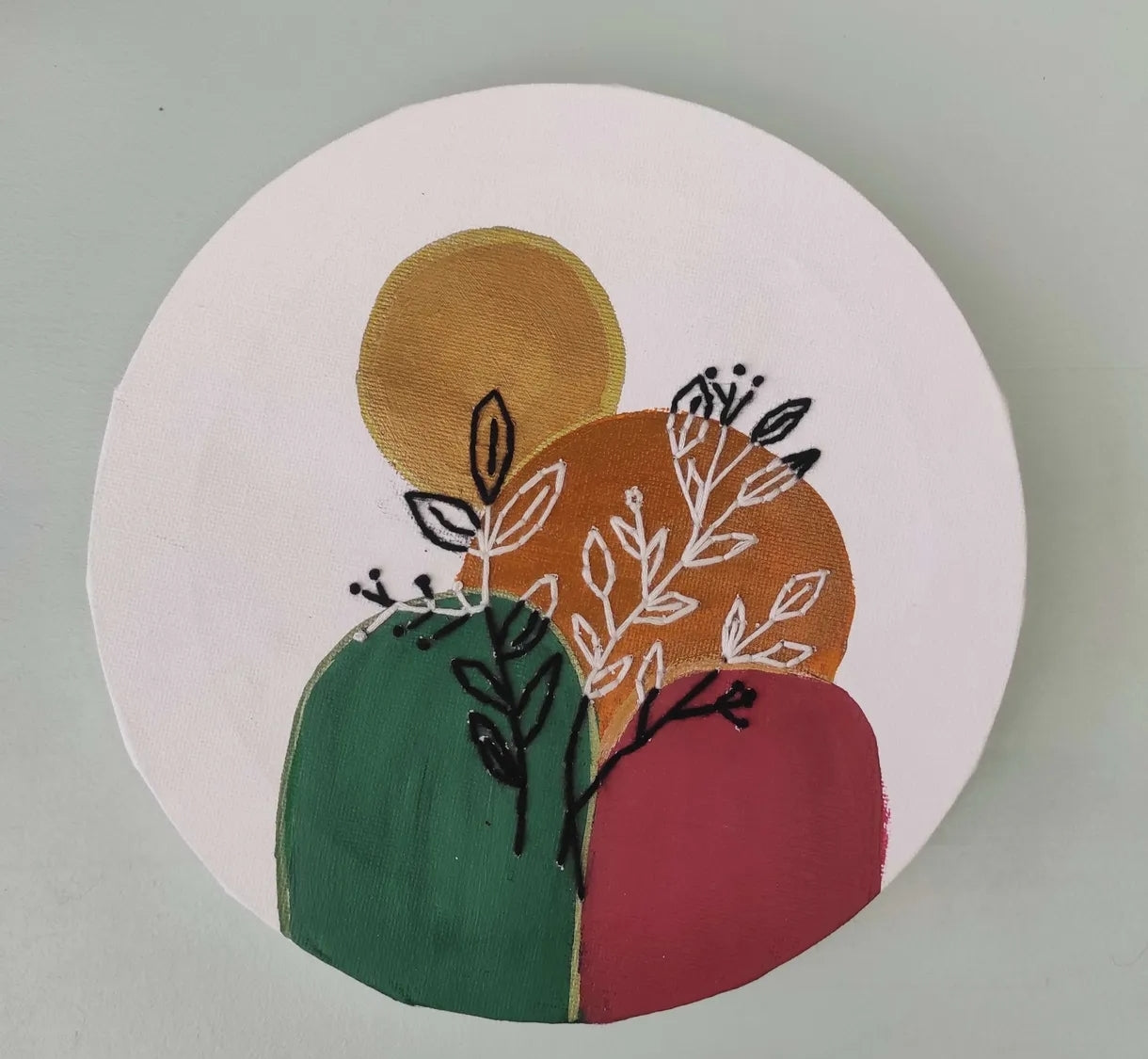 Tableau rond broderie minimaliste