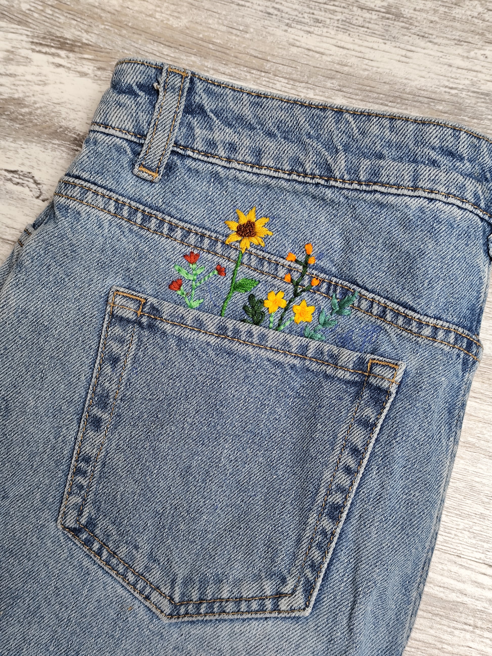 Jean Bootcut Brodé fleurs (T38)
