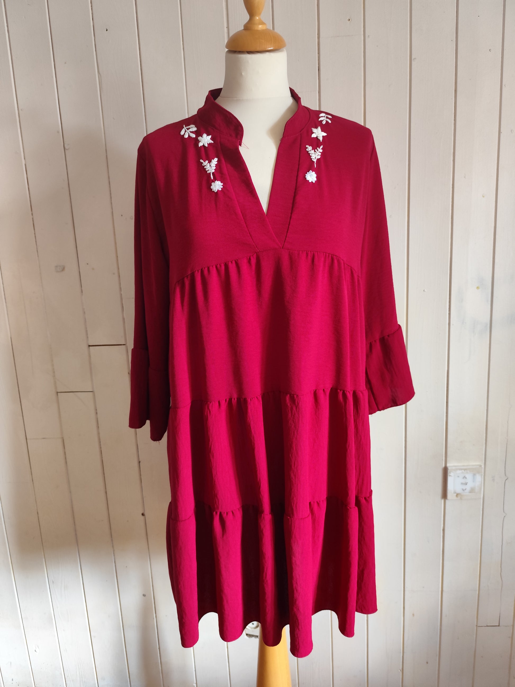 Robe bordeau brodé TU