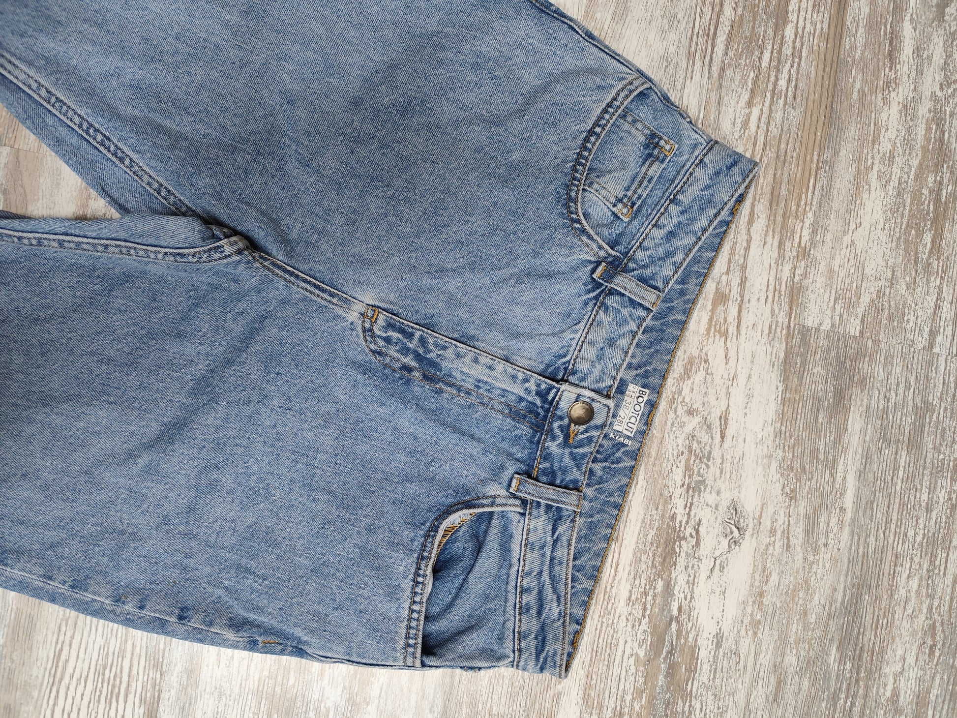 Jean Bootcut Brodé fleurs (T38)