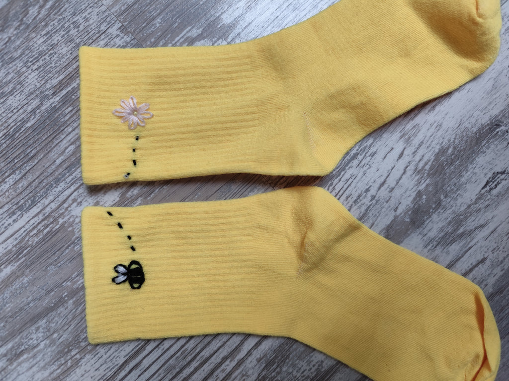 Chaussettes brodées personnalisées – Création artisanale – Motif au choix (36-40)