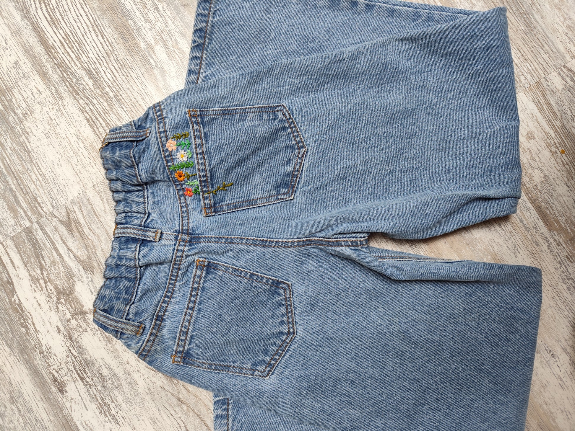 Jean Jambes large brodé poche arrière florale (10ans)