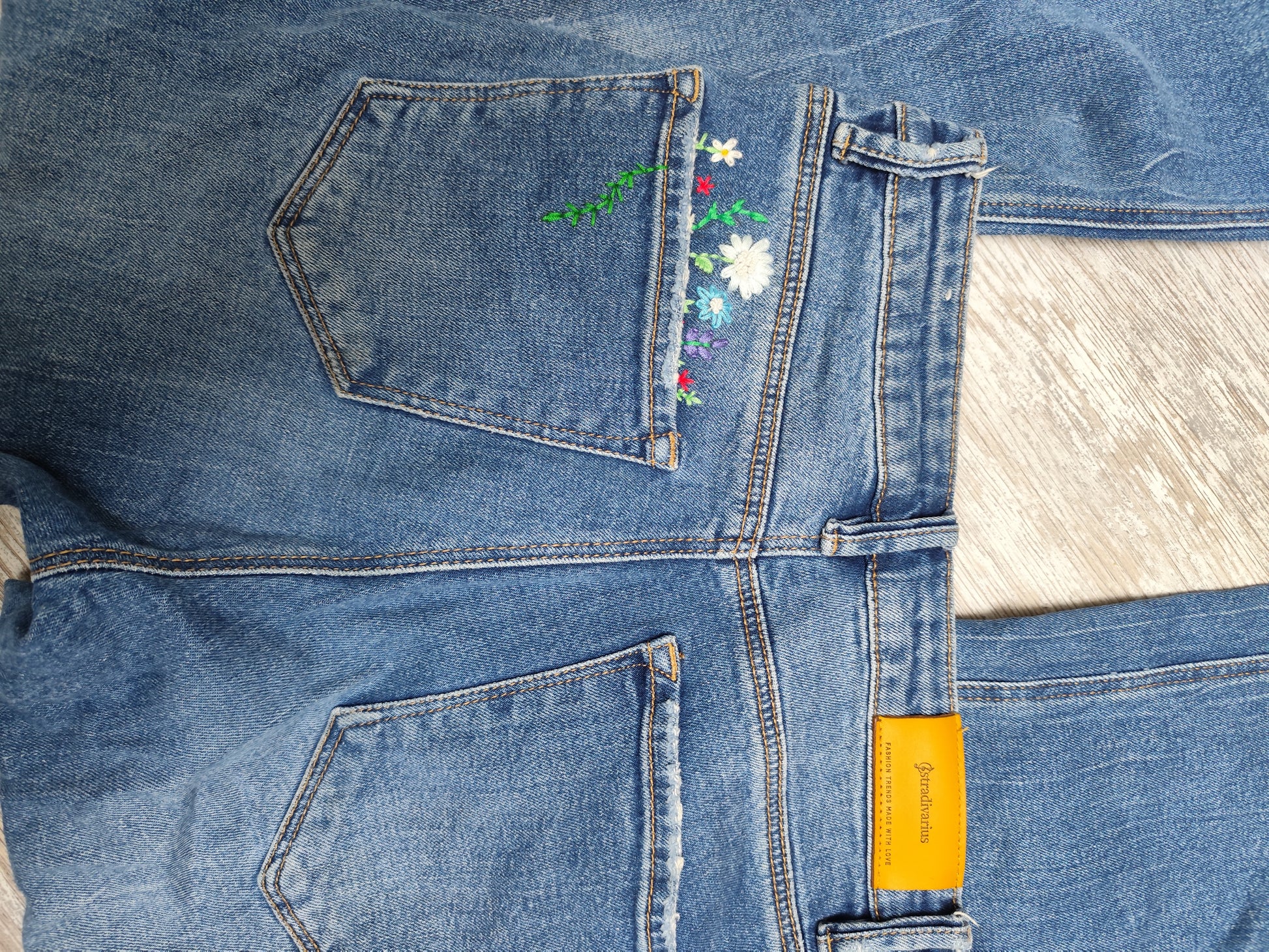 Jean fleur brodé T34