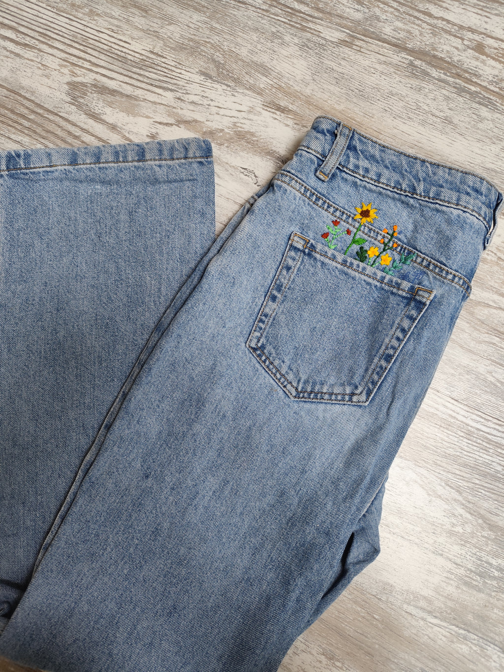 Jean Bootcut Brodé fleurs (T38)
