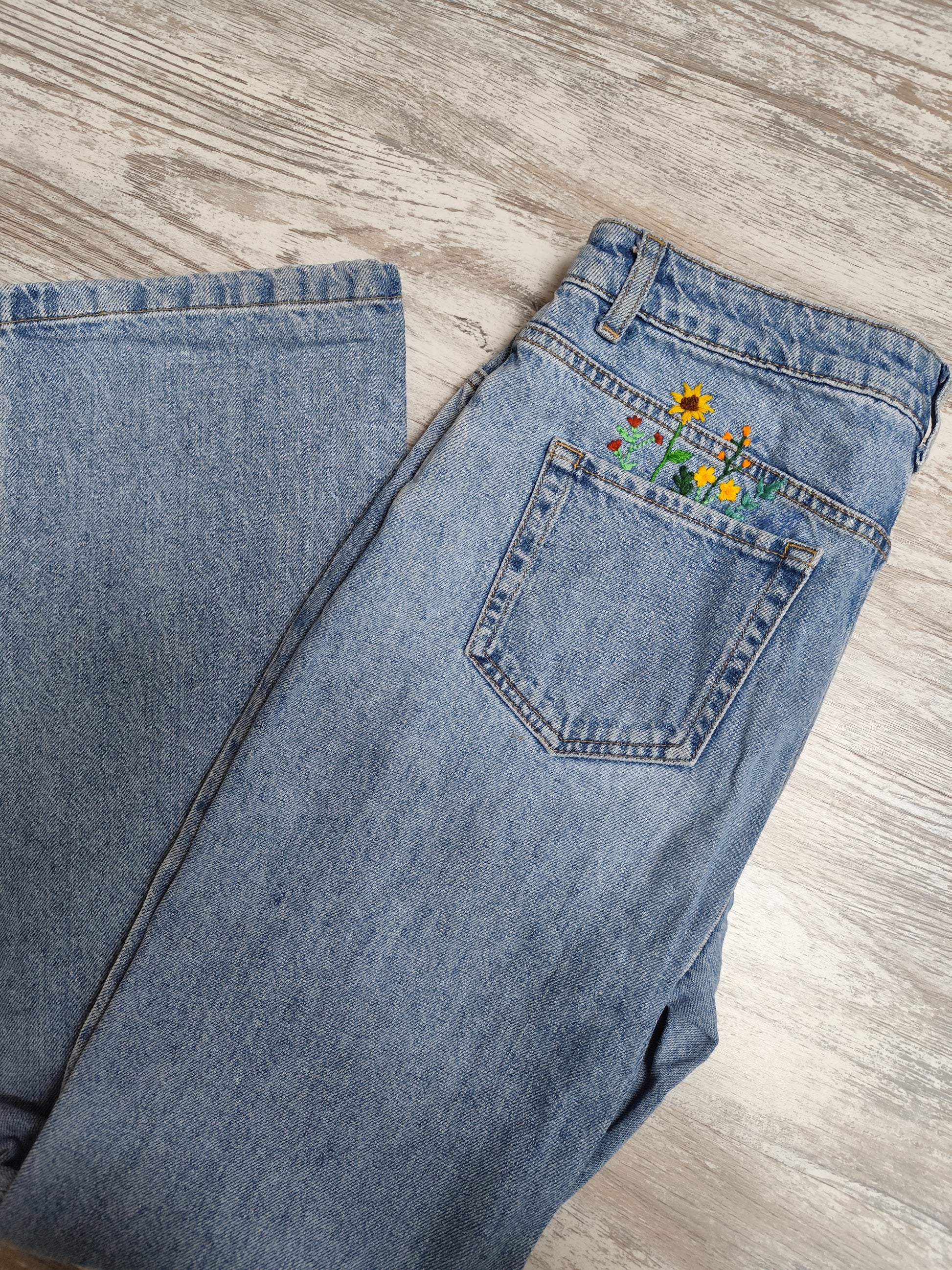 Jean Bootcut Brodé fleurs (T38)