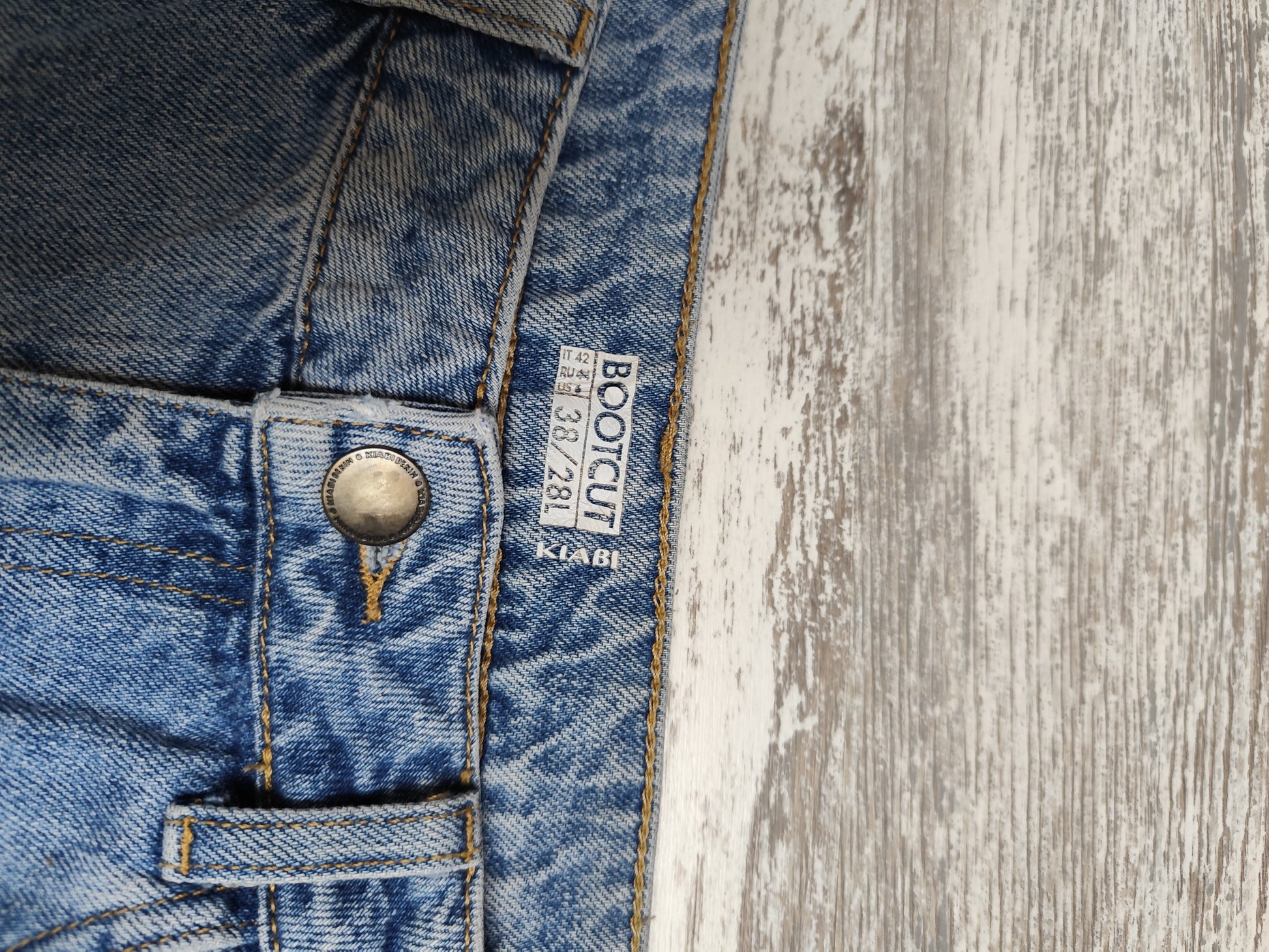 Jean Bootcut Brodé fleurs (T38)