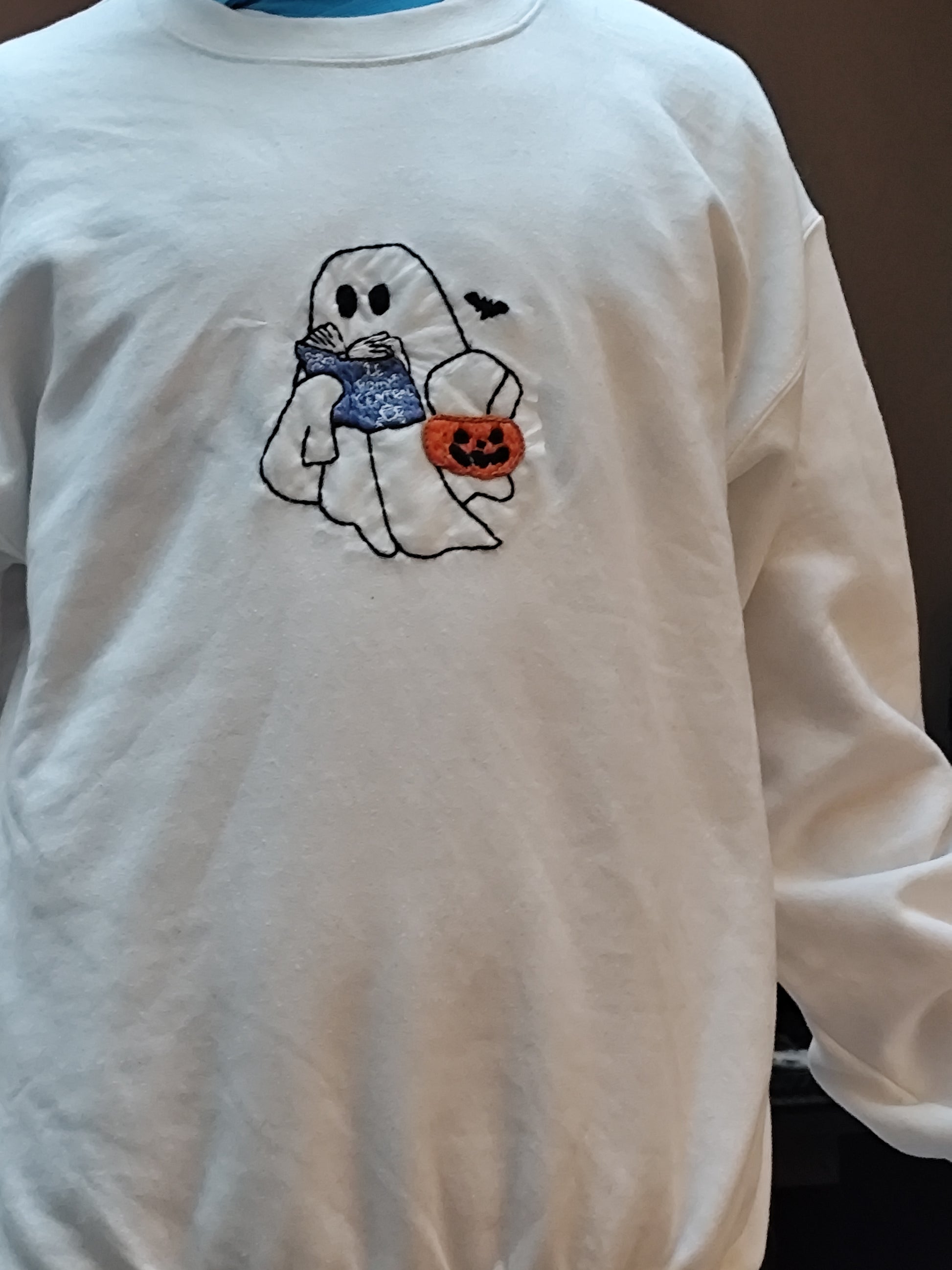 Sweat brodé main "Fantôme Gourmand" — Halloweenbpersonnalisé