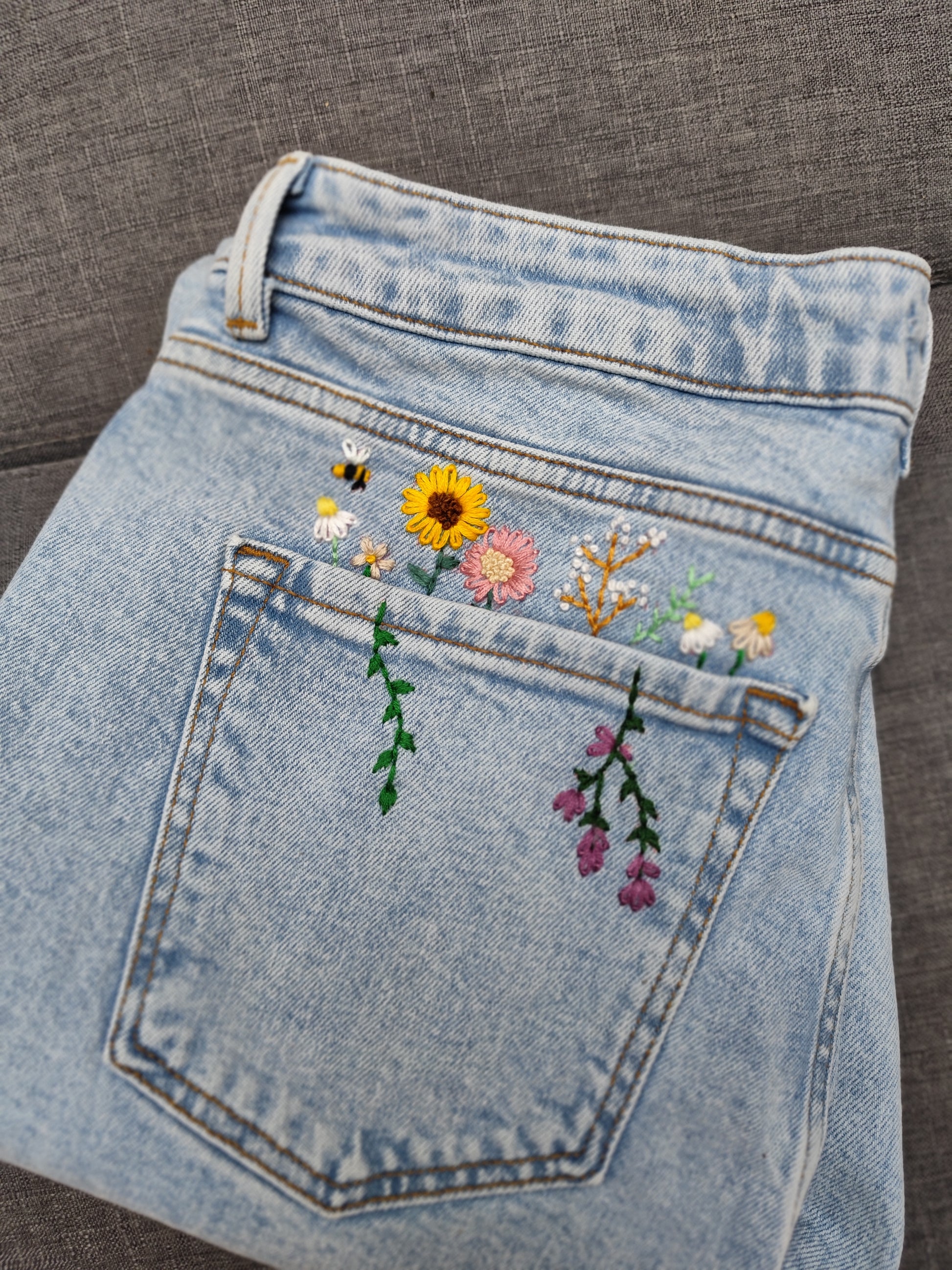 Broderie sur jeans - poche arrière