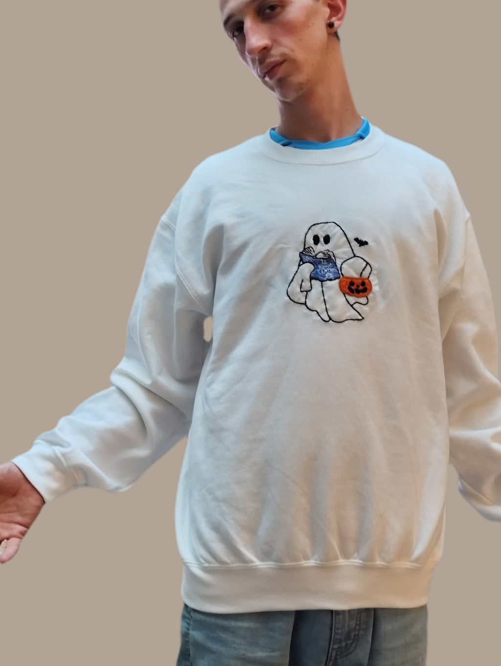 Sweat brodé main "Fantôme Gourmand" — Halloweenbpersonnalisé