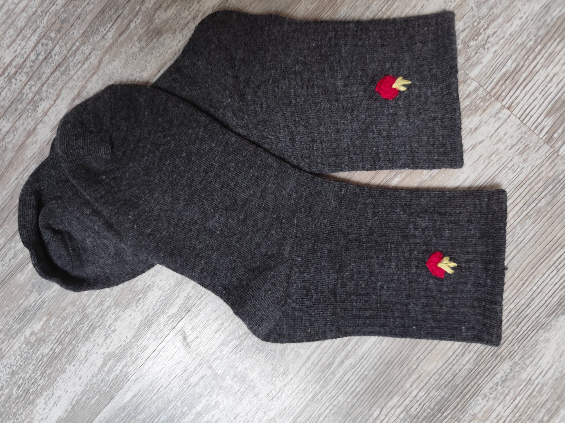Chaussettes brodées personnalisées – Création artisanale – Motif au choix (36-40)