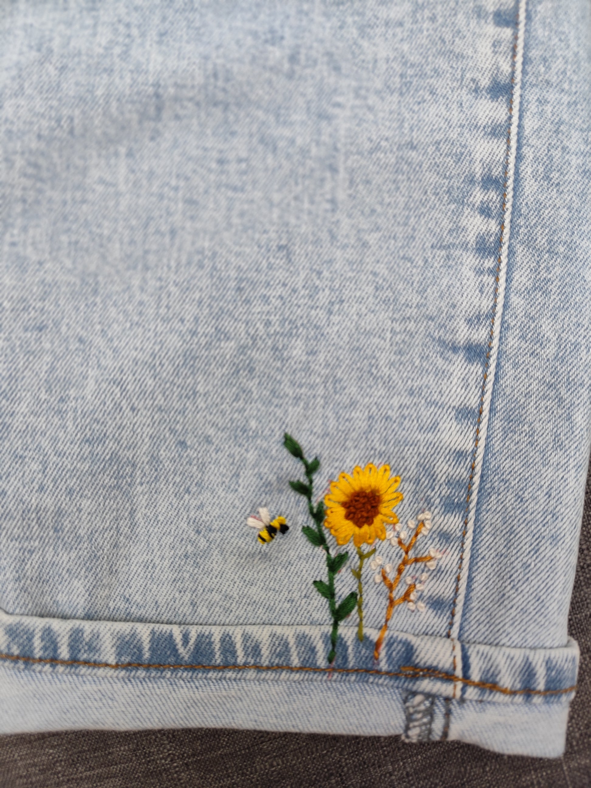 Broderie sur Jeans cheville