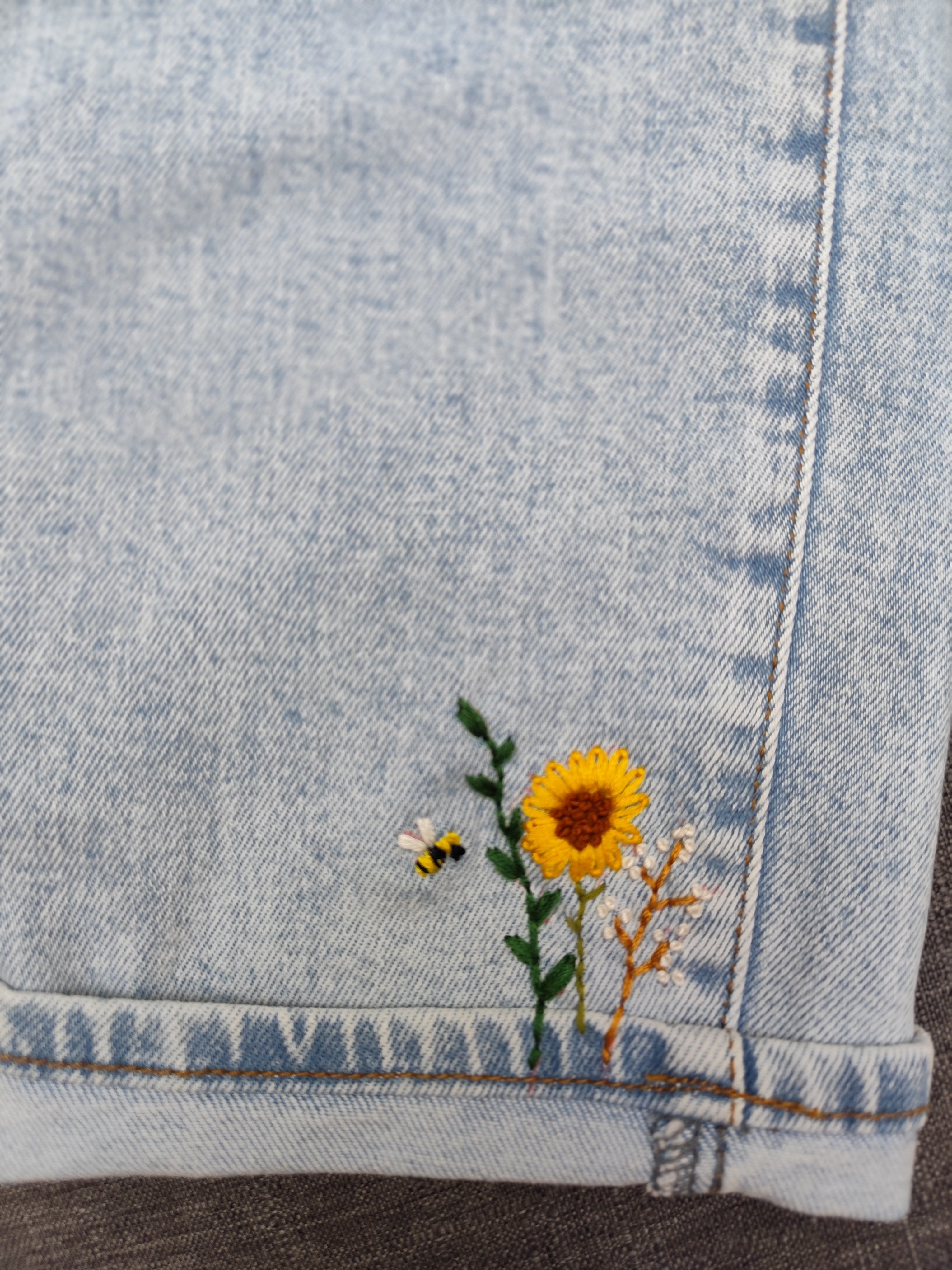 Broderie sur Jeans cheville