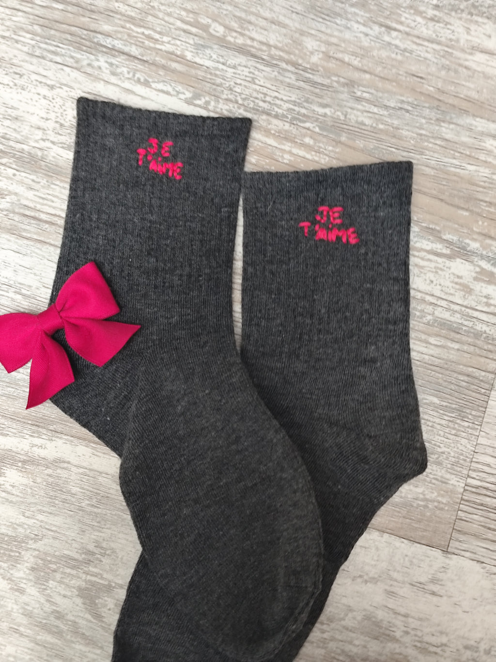 Chaussettes brodées personnalisées – Collection Amour – Motif au choix (36-40)